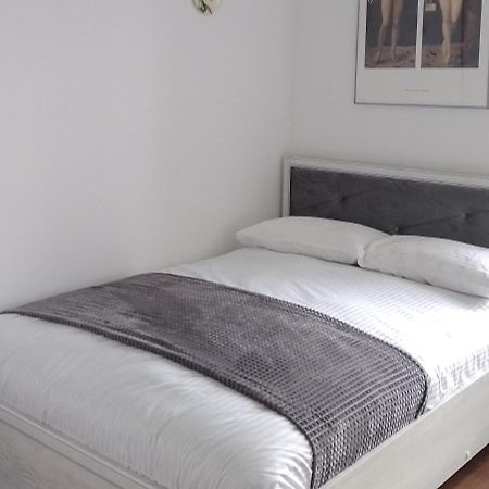 Premium Class Apartment, Free Parking, Maximum 5 Guests, 2 Bedrooms, 3 Beds Рига Экстерьер фото